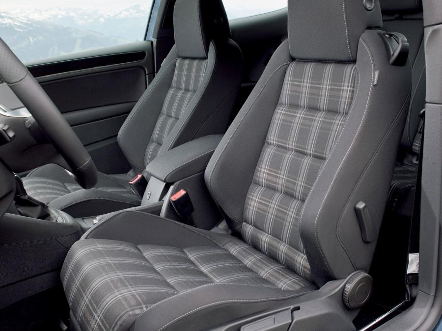  Volkswagen Golf GTD 3-Door 2009 года  (фото 4 из 34)